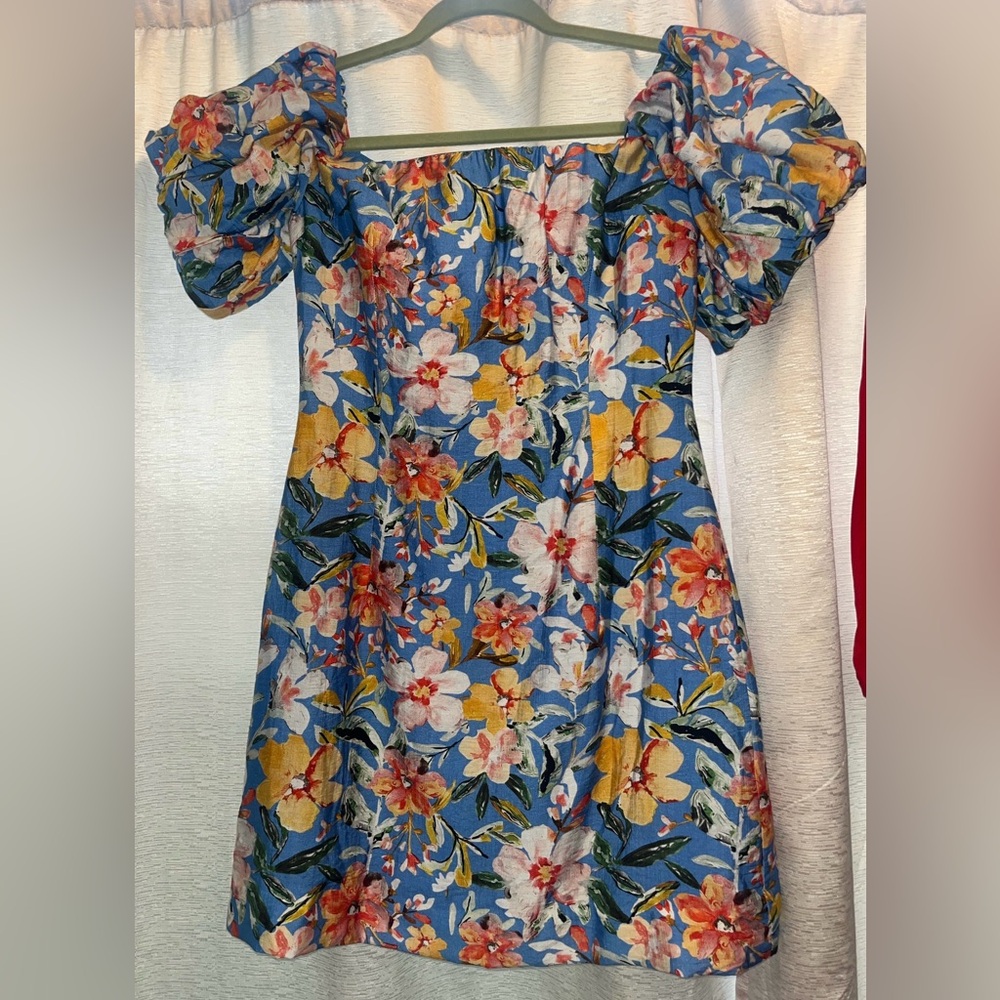 NEW!! NEVER WORN w/o tags
Astr the Label dress, size small. Off the shoulder.